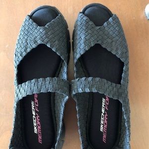 Skechers open toe sandal size 7 memory foam